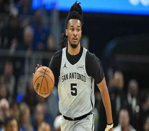 馬刺隊(duì)斯蒂芬卡斯?fàn)栒劮朗貋啔v山大和東契奇：我主動(dòng)要求