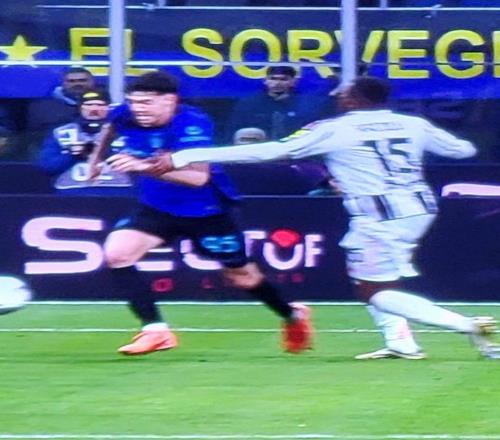 國(guó)米絕殺尤文獻(xiàn)上新年賀禮！習(xí)慣特權(quán)的人為什么破防了