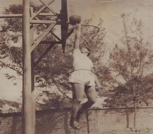 體“談”記憶一生執(zhí)守籃球夢(mèng)，籃壇泰斗寫(xiě)傳奇