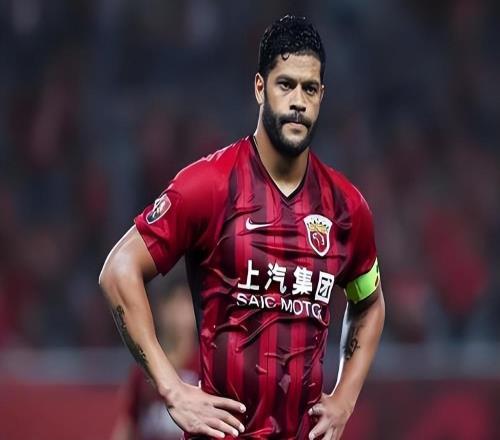 上港新援中鋒首秀表現(xiàn)不俗，未來獲贊上限不低于李圣龍，值得期待