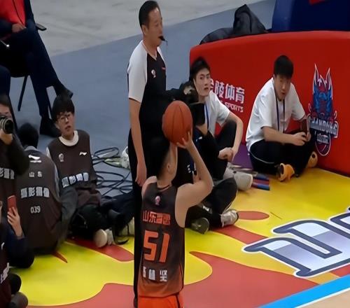 瓊斯驗貨成功，克里斯回國治傷，鮑威爾離隊，山東男籃新外援確定