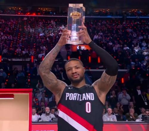 并列歷史第一！利拉德29分戴表險勝衛(wèi)冕冠軍3奪三分王追平兩傳奇