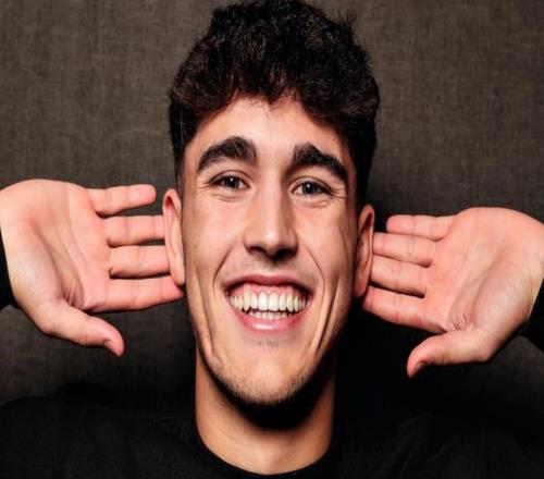 庫(kù)巴西：偶像是普約爾和皮克，范戴克的氣質(zhì)和出球也是我榜樣