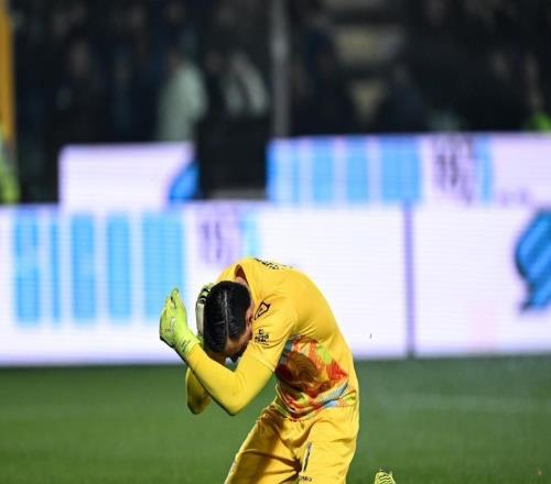 官方：因扔鞭炮炸傷奧代羅，19歲國米球迷被禁現(xiàn)場觀賽4年