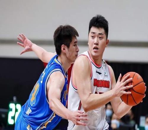 給機(jī)會不中用！廣東男籃爭議鋒線越打越差，七個賽季還沒打成核心