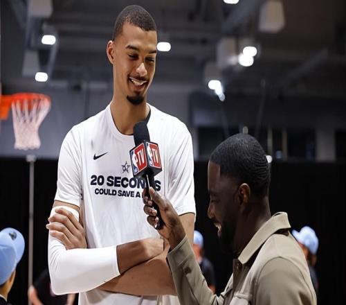 馬刺內(nèi)線球星：勒布朗非常聰明，我們能從他身上學到很多東西