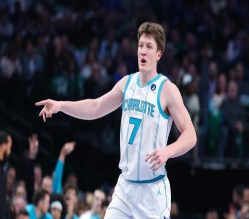 13分鐘砍4+1，火箭輪換第9人迎復(fù)出！底薪后衛(wèi)0分4犯規(guī)，續(xù)約難了