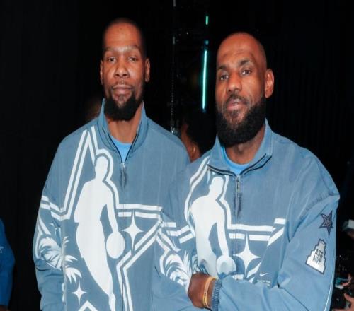 勒布朗為自己戴皇冠！米切爾再度盛贊暗藏玄機(jī)美媒：絕無僅有