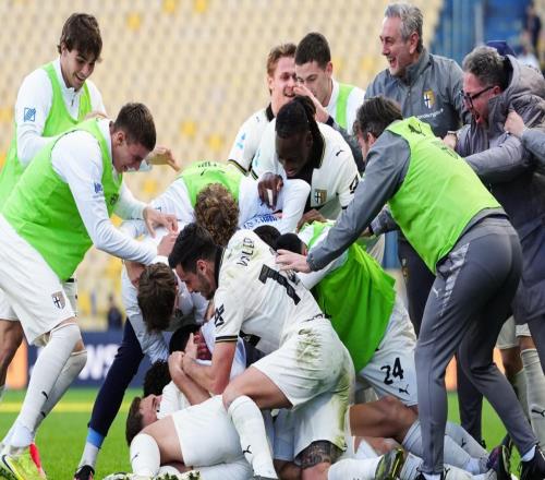 意甲最新積分戰(zhàn)報(bào)：帕爾馬補(bǔ)時(shí)絕殺，那不勒斯丟分，羅馬超越尤文