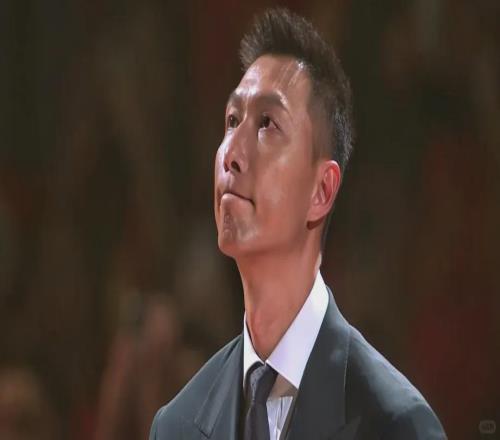 WOW！易建聯(lián)公開(kāi)露面！等了整整兩年時(shí)間