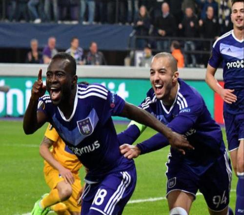 比甲冠軍雙煞再聚首踢出歐戰(zhàn)感覺！馬萊萊吃餅大連首輪拿幾分