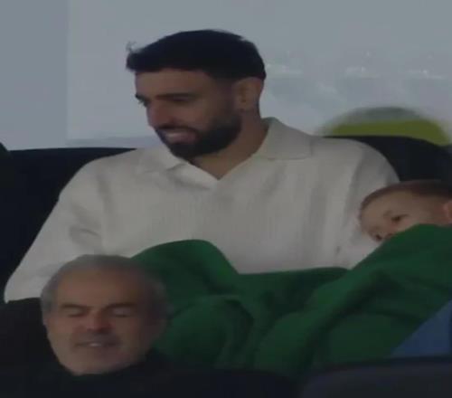 B費休假回葡萄牙現(xiàn)場觀看葡甲聯(lián)賽，為好友加油助威