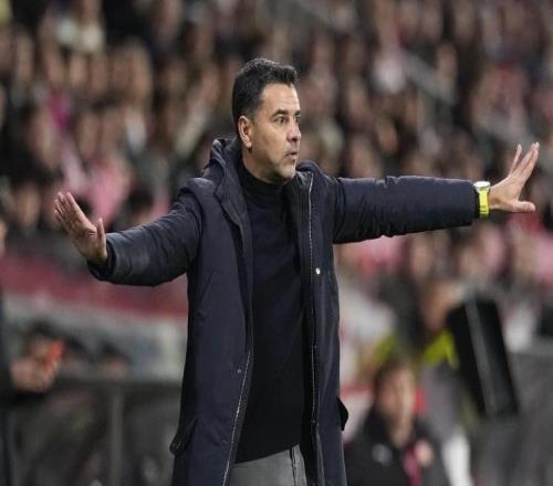 米歇爾：埃切韋里是用腳內(nèi)側(cè)沖著球去的，他沒用鞋釘去踩孔德