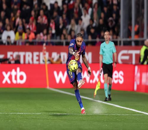 12！亞馬爾點球不進，巴薩遭爭議絕殺+2連敗，皇馬笑納西甲榜首