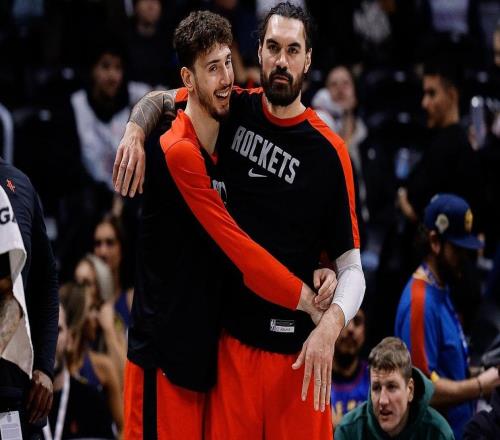 火箭惜售亞當(dāng)斯3年3900萬續(xù)約！合同極具性價(jià)比，不會(huì)拆散雙塔