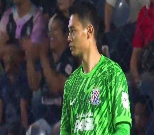 申花復(fù)刻蓉城劇本！24分鐘2球落后，對(duì)手轟世界波，媒體人怒批