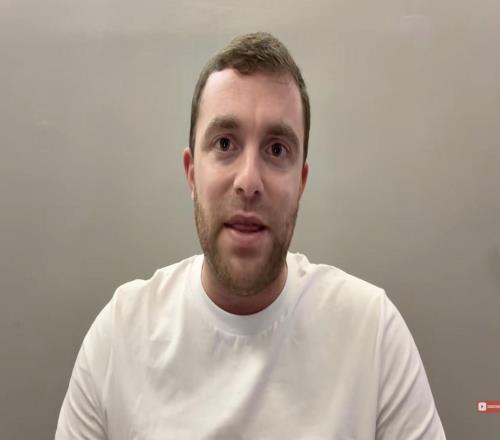 羅馬諾：曼聯(lián)不會(huì)在2月就敲定中場(chǎng)引援人選，目前沒接觸麥卡