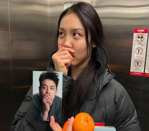 中國(guó)女籃23歲1米83王牌曬搞怪照拜年！春節(jié)繼續(xù)訓(xùn)練備戰(zhàn)世預(yù)賽