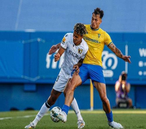 三鎮(zhèn)買南美洋槍阿爾瓦羅單防！海牛官宣十將球迷：準(zhǔn)備踢中甲了