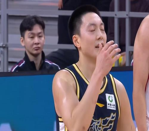 最后的希望！廣東隊(duì)休賽期可能搶下小喬丹，保杜鋒打爆北京上海