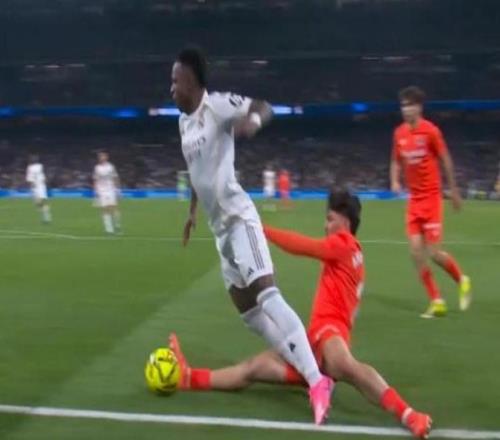 世體：CTA認(rèn)定維尼修斯對(duì)皇社第二粒點(diǎn)球是誤判，VAR可能受罰