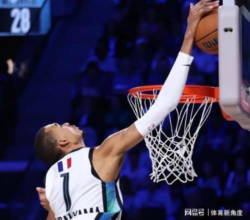 32+8+3，只有你真想贏，詹姆斯第一時間傳承