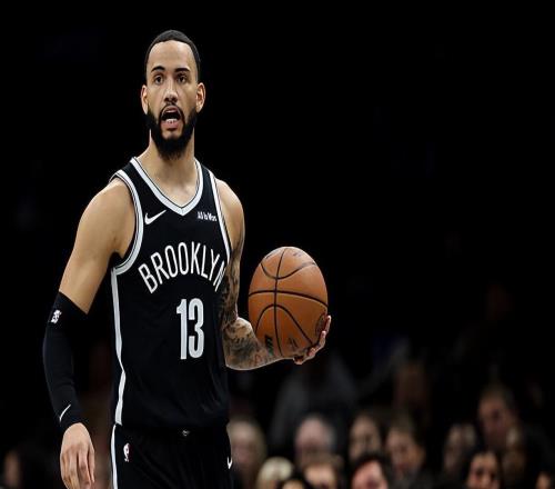 騰出名額后，76人用雙向合同簽下了剛剛被籃網(wǎng)裁掉的側(cè)翼球員