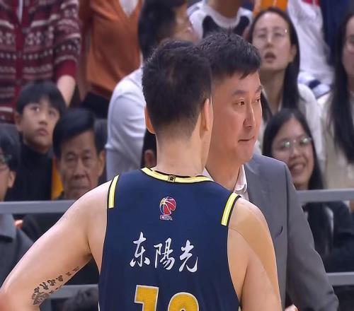 完爆麥基+碾壓懷特塞德！廣東隊(duì)有望搶下NBA冠軍中鋒，總決賽穩(wěn)了
