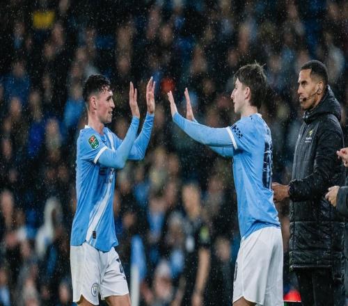 記者：曼城在努力留下19歲查理格雷，博洛尼亞、拉齊奧有意