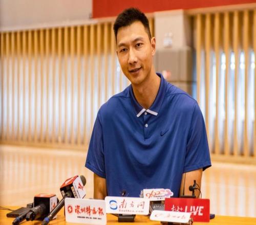 時隔2年，易建聯(lián)公開露面！