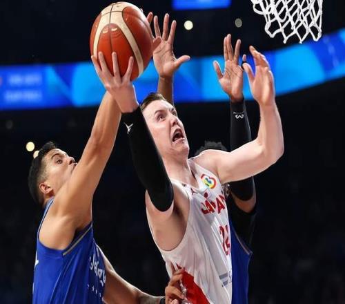 男籃內(nèi)線告急！世預(yù)賽頭號(hào)勁敵派兩大歸化內(nèi)線，周琦或被火速征召