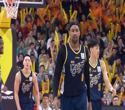 完爆懷特塞德+碾壓麥基！廣東隊(duì)瞄準(zhǔn)2米08空間型內(nèi)線，保底總決賽