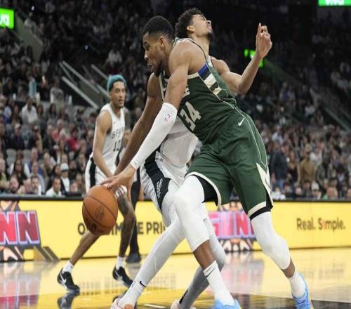 搞笑，字母哥告訴4歲的兒子等到19歲時(shí)會進(jìn)NBA，然后隔扣文班亞馬