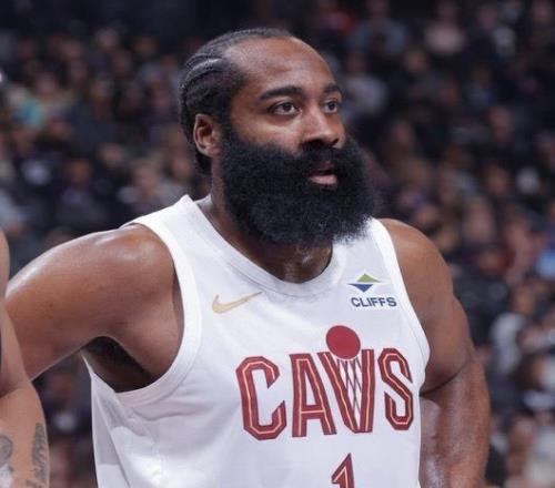 詹皇吹爆哈登騎士之前總是差點(diǎn)意思現(xiàn)在有了哈登這名勝負(fù)手