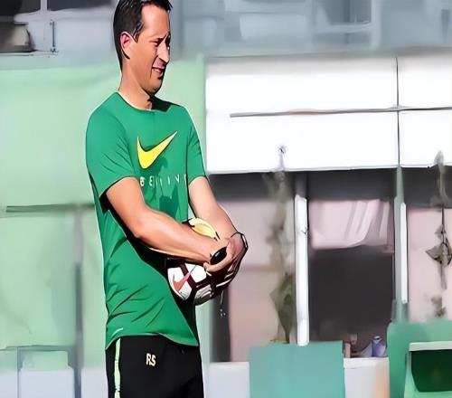 成都蓉城從亞冠出局！球迷呼吁元敏誠重返首發(fā)，直言他配得上主力