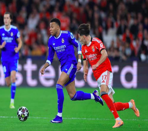 13.5億豪門(mén)歐冠10復(fù)仇！超巨破門(mén)疑被歧視一度罷賽名帥暴怒染紅