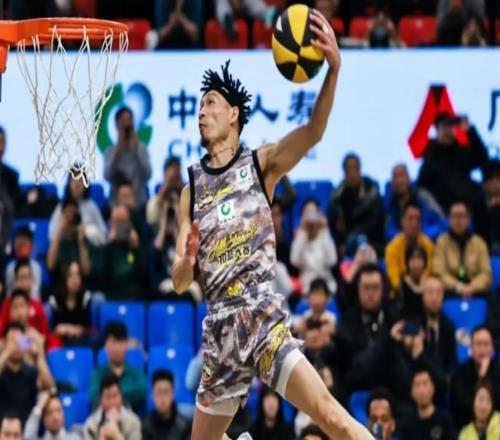 男籃40歲老將奪冠！張鎮(zhèn)麟宿敵獲美國扣籃王：轉(zhuǎn)手送陌生人一輛車