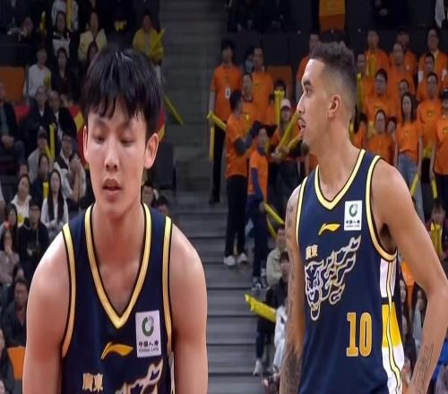 逼退廣東隊(duì)！北京男籃被曝“天價(jià)”簽下麥基，年薪超200萬美元