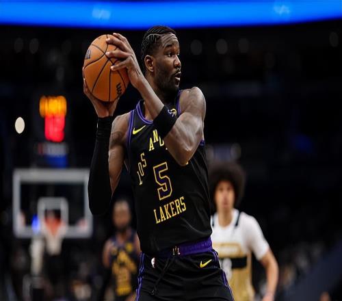 再遇風(fēng)波！湖人先發(fā)中鋒因?yàn)檫`禁物品而在家鄉(xiāng)機(jī)場(chǎng)被短暫扣留