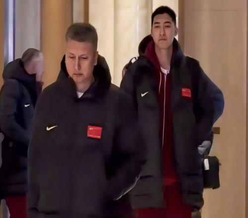 中國男籃除夕夜加練！每天只補(bǔ)貼300不嫌少,郭士強(qiáng)身先士卒沒得說