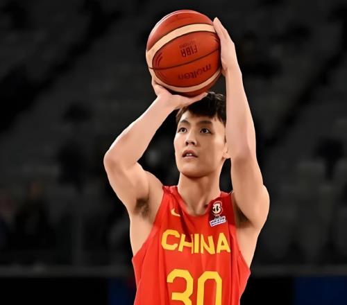 楊鳴談徐杰：看好他進(jìn)入中國(guó)男籃12人參賽大名單