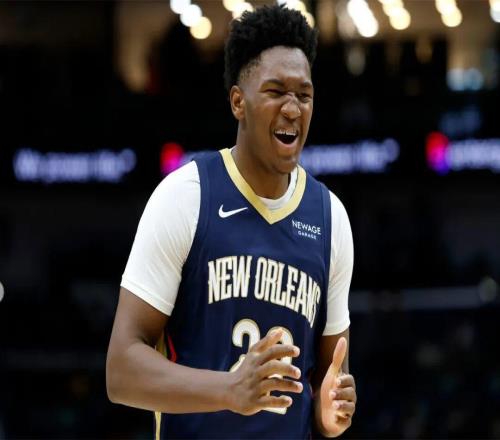 2換1，F(xiàn)級(jí)交易！鵜鶘虧麻了！