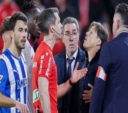 重磅處罰！塞維利亞主帥阿爾梅達(dá)因與裁判發(fā)生沖突被禁賽七場(chǎng)