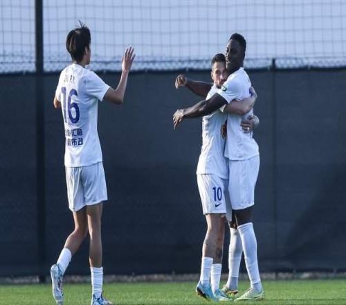 阿奇姆彭享斯坦丘待遇，20號(hào)隨隊(duì)赴上海，大連遇磨合期申花能拿分