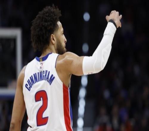 超級(jí)大核，坎寧安34中17狂砍42分8板13助2帽