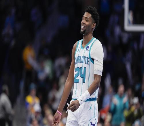 1出1進(jìn)！火箭隊(duì)2陣迎調(diào)整，30歲老將取代后場(chǎng)大閘，重奪輪換位置