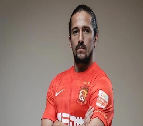 申花隊(duì)還有一名歸化未在中超首秀亮相已完成入籍手續(xù)，值得期待