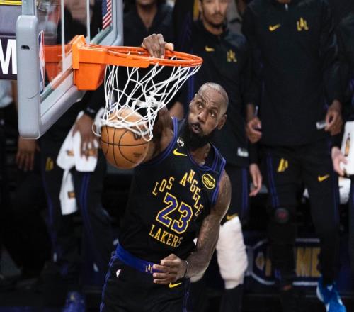 詹姆斯距離43000分只差25分！還有一堆待激活紀(jì)錄！