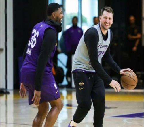 WOC，完整體湖人終于來(lái)了，本賽季最強(qiáng)！