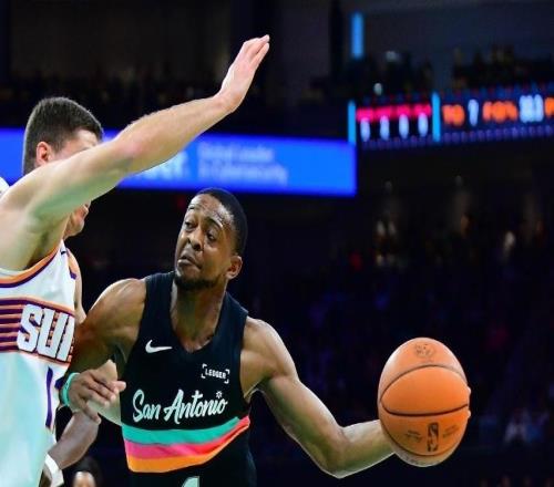 布克傷退狄龍禁賽！馬刺大勝太陽豪取7連勝文班17+11+5帽